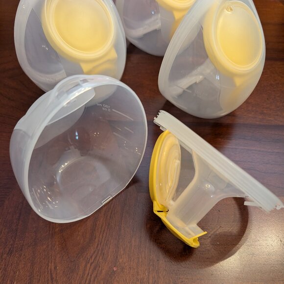 Medela Hands Free Collection Cup Bundle 21mm - Picture 6 of 6